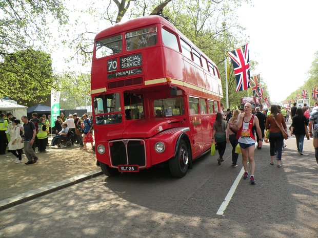  ancien bus à impériale